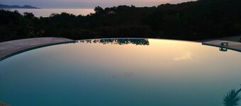 Villa avec piscine et jacuzzi vue mer à 5min de la plage