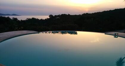 Villa mit Pool und Jacuzzi Meerblick 5 Minuten vom Strand entfernt