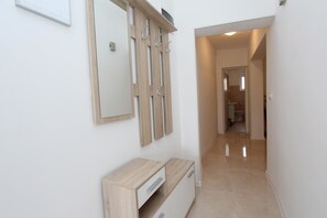 Apartment | Living area | 60-cm flat-screen TV with satellite channels, TV - Apartments Palaziol (Rovinj)