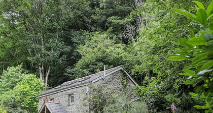 Cider Press, St Austell with riverside garden