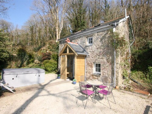 Cider Press, St Austell with riverside garden