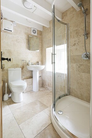 Hair dryer, towels - Cider Press, St Austell with riverside garden (Saint Blazey)