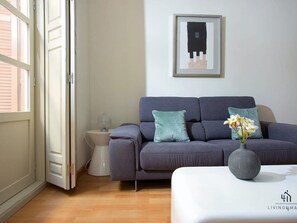 TV - Guevara Apartment Living4malaga (Málaga)