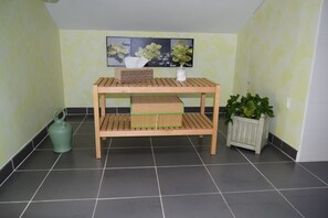 Quadruple Room (La Vegetale) | Individually decorated, individually furnished, desk, blackout drapes - Le Nid de l'Ecureuil (Brens)