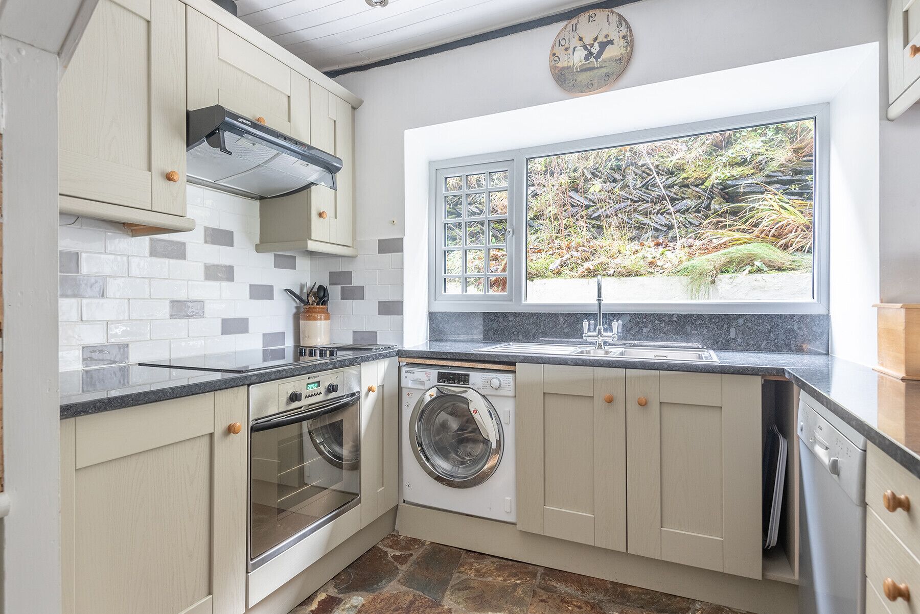 冷蔵庫、電子レンジ、オーブン、食器洗い機