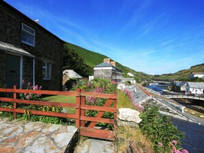 Exterior - The Shippen, splendid walks through Valency Valley (Boscastle)