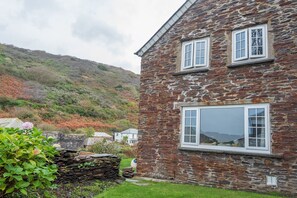 Property grounds - The Shippen, splendid walks through Valency Valley (Boscastle)