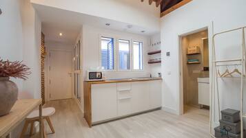 冷蔵庫、電子レンジ、コーヒー / ティーメーカー、トースター