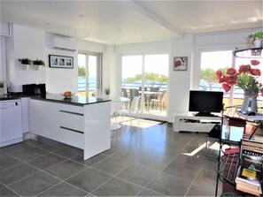 Interior - Playa d'Aro,2 bedrooms, 2 bathrooms, sea view, air conditioning, large terrace, free wifi, private parking (Platja d'Aro)