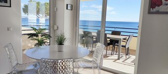 Playa d'Aro, moderno appartamento di fronte al mare, accesso diretto alla spiaggia, terrazza di 25 m²