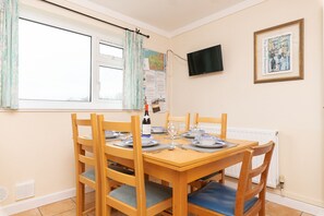 Dining - Lower Garrick, Port Isaac, sea views over the Bay (Port Isaac)