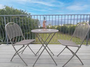 Outdoor dining - Lower Garrick, Port Isaac, sea views over the Bay (Port Isaac)