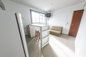 Frigorifero, forno, piano cottura, pentole/stoviglie/utensili