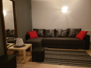 35-cm flat-screen TV with cable channels, TV - Villa Alla Fundeni (Bucharest)