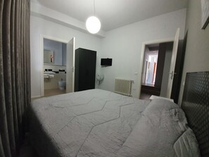 Soundproofing, free WiFi, bed sheets