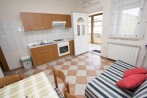 Apartment, Balkon | Eigene Küche | Kühlschrank, Herdplatte, Wasserkocher mit Kaffee-/Teezubehör