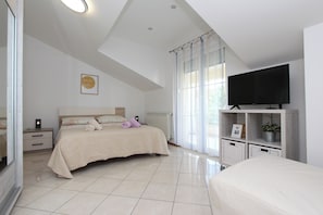 Apartment, 1 Bedroom | Free WiFi, bed sheets