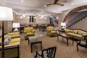 Lobby sitting area - Pestana Churchill Bay (Camara de Lobos)