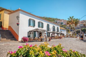 Bar (on property) - Pestana Churchill Bay (Camara de Lobos)