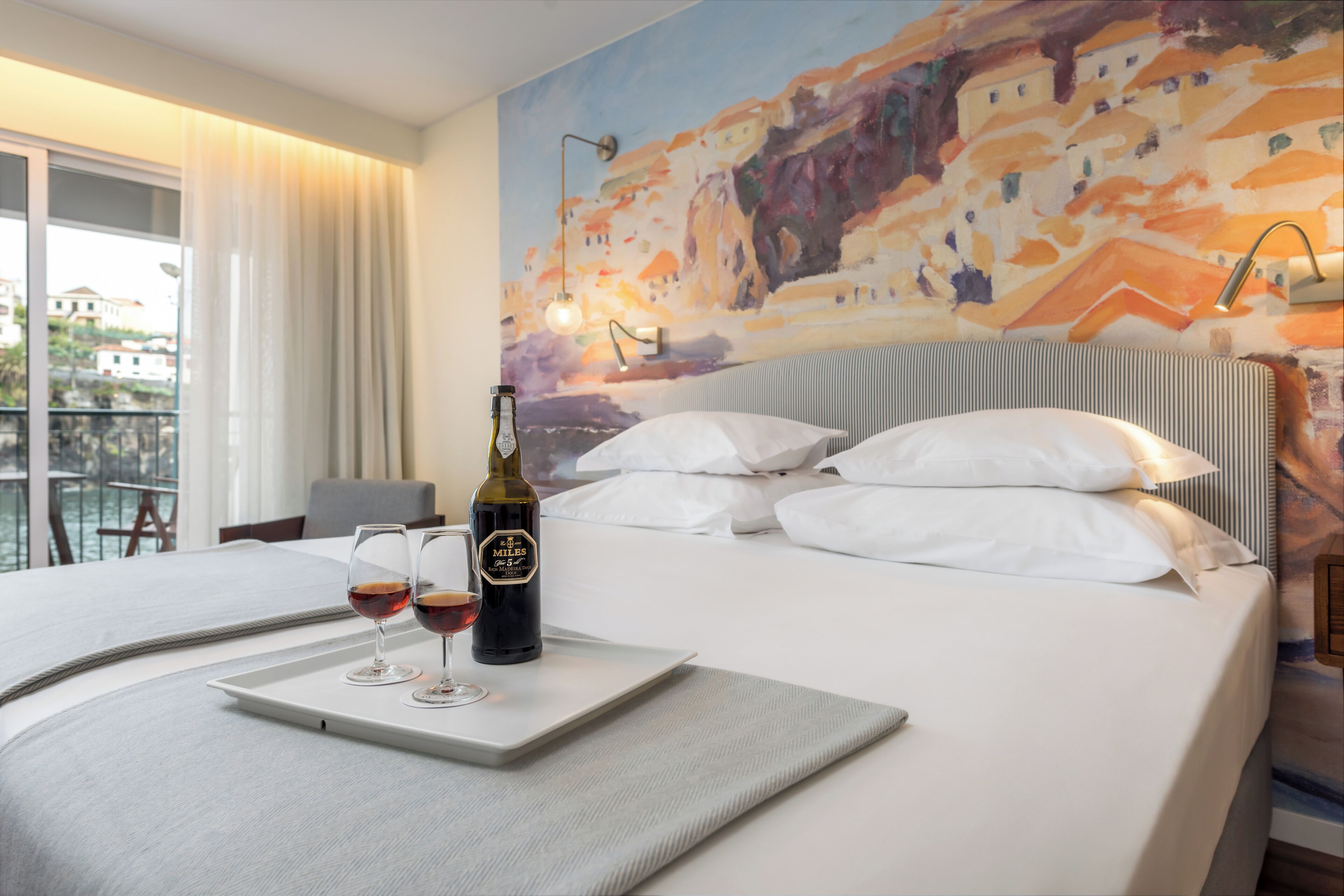 deluxe double or twin room, bay view | minibar, in-room safe, desk, blackout curtains