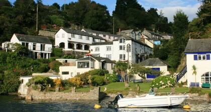 Pont Quay Cottage, Fowey, edge of the tidal creek
