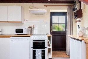 Refrigerador, microondas, horno y lavavajillas 