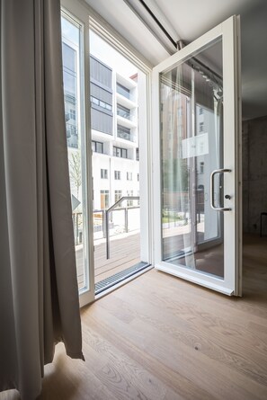 Premium Studio / Loft with terrace, 1 bedroom (2+1 Pax) | Individually decorated, individually furnished, soundproofing, free WiFi - Nena Apartments Metropolpark Berlin -Mitte (Berlin)