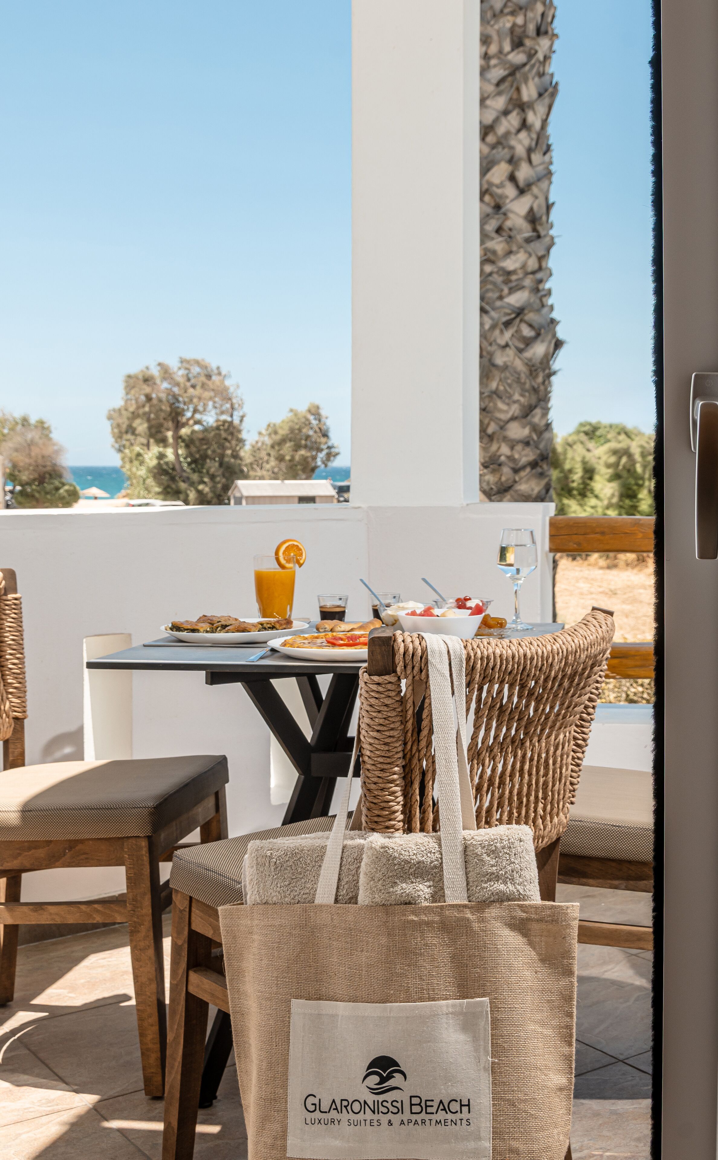 Superior Garden & Sea View Apartment | 발코니