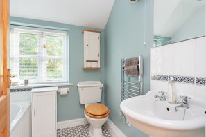 Hair dryer, towels - Chapel Cottage, St Mawgan on the Cornish coastline (Saint Mawgan)