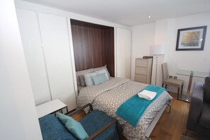 Appartement Prestige, 1 lit double et 1 canapĂ©-lit, vue sur la ville | Literie de qualitĂ©, couette en duvet, rideaux dâobscurcissement