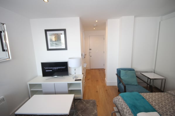 Premium Apartment, 1 Double Bed with Sofa bed, City View | Living area