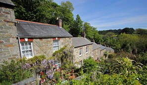 Exterior - Little croft, near the golden sands at Perranporth (Goonhavern)