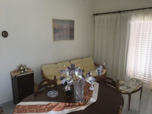 Ferienhaus, 2 Schlafzimmer | Wohnbereich | Flachbildfernseher