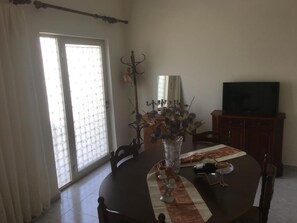 Ferienhaus, 2 Schlafzimmer | Wohnbereich | Flachbildfernseher