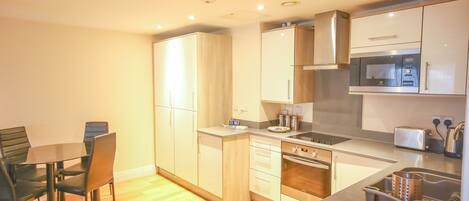 Apartment, Multiple Beds, City View | Private kitchenette