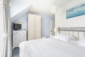2 bedrooms, iron/ironing board, WiFi, bed sheets - Bessborough Green, St Mawes lovely estuary views (St Mawes)