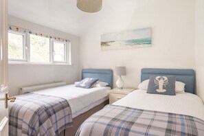 2 bedrooms, iron/ironing board, WiFi, bed sheets - Bessborough Green, St Mawes lovely estuary views (St Mawes)