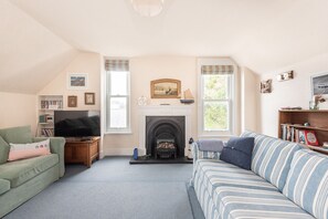 TV - Bessborough Green, St Mawes lovely estuary views (St Mawes)