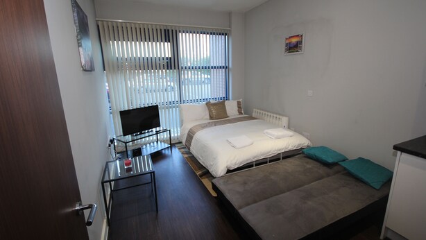 Exclusive Apartment, Multiple Beds, City View | Premium bedding, blackout curtains, iron/ironing board (on request) - Heathrow Place (Hayes)