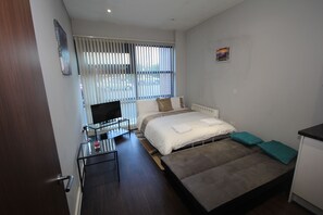 Room - Heathrow Place (Hayes)