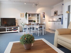 Televisión, futbolito, tenis de mesa y libros 