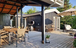 Outdoor dining - Amazing home in Græsted with WiFi (Græsted)