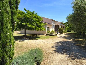 Exterior - Heated Pool Villa for 6 with Wifi, BBQ, and Pet-Friendly (Orgnac-l'Aven)
