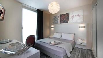 Double Room, 1 Queen Bed | In-room safe, blackout curtains, free cots/infant beds, rollaway beds