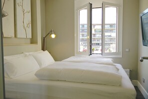 3 slaapkamers, een strijkplank/strijkijzer, internet