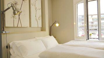 4 bedrooms, in-room safe, desk, iron/ironing board