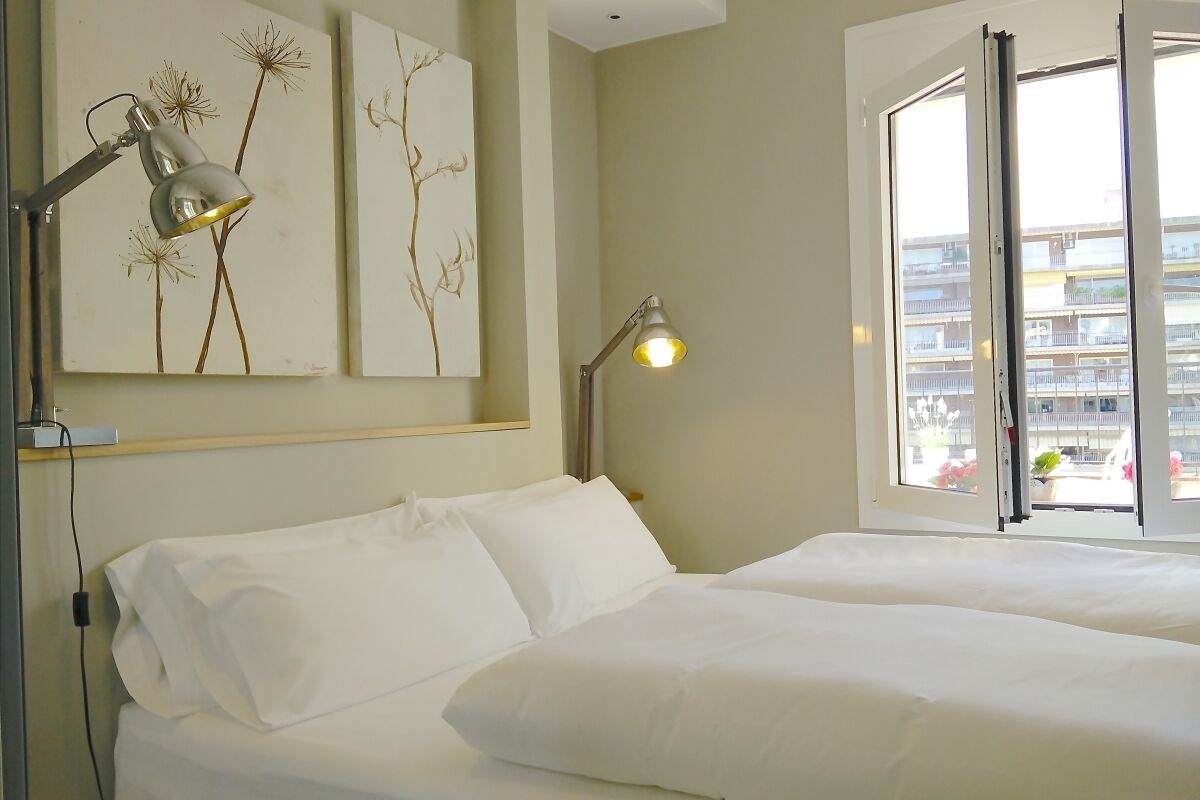 3 dormitorios, tabla de planchar con plancha, Internet