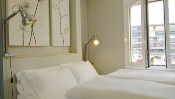 3 dormitorios, tabla de planchar con plancha, Internet