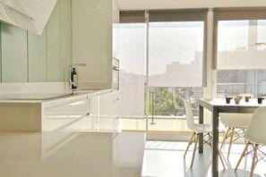 Fridge, microwave, oven, dishwasher - Sunny terrace penthouse by Camp Nou Free Nespresso (Barcelona)