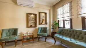 A living room with a sofa, two armchairs, a coffee table, and a potted plant. - Old Town Boutique Hotel (Kusadasi)